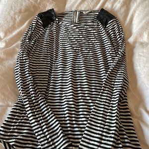Striped black and white long sleeve banana republic leather shoulder pads size S